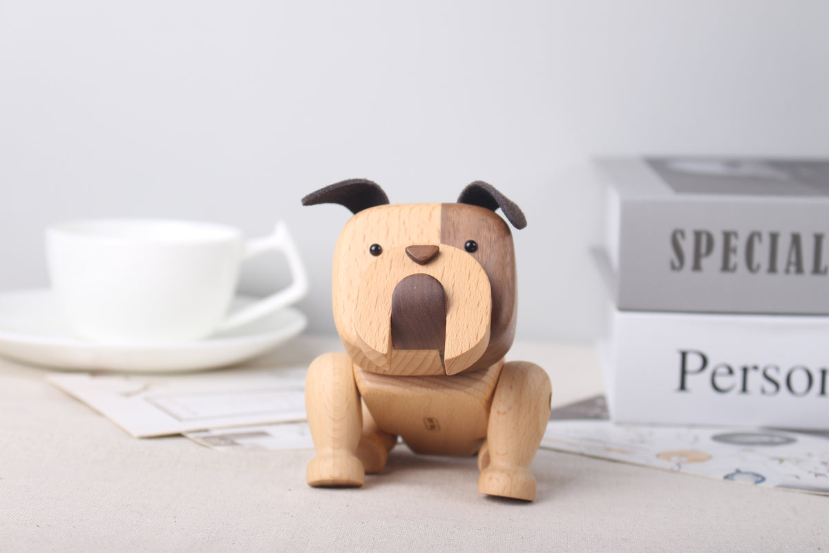 Bulldog i tre – håndlaget figur – interiør