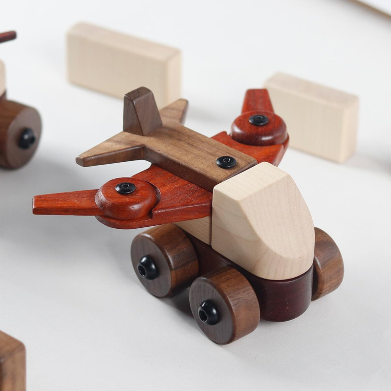 Håndlagde trekjøretøy – 4 modeller – bilde 8