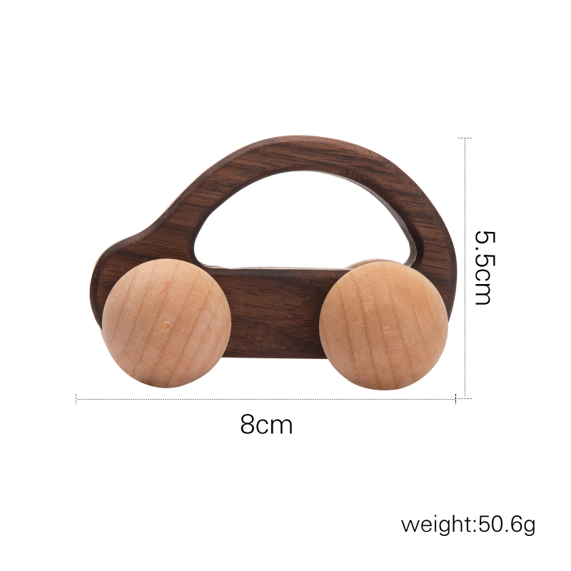 Bil i tre #3 – valnøtt med lyse hjul, 8 × 5,5 cm