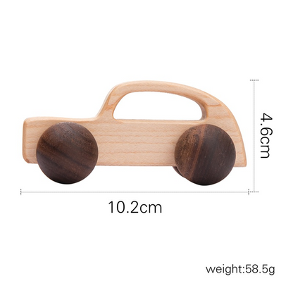 Lang bil i tre #4 – lønn med mørke hjul, 10,2 × 4,6 cm