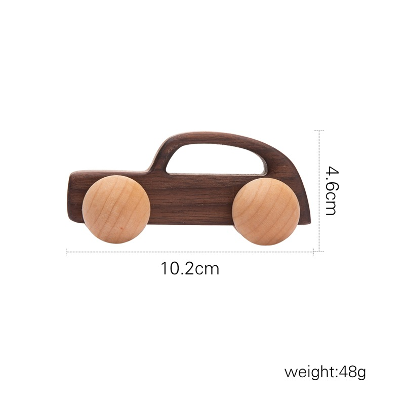 Lang bil i tre #6 – valnøtt med lyse hjul, 10,2 × 4,6 cm